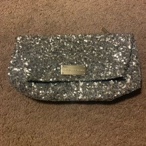 Victoria clutch/makeup bag